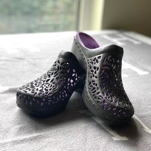 Dansko Pippa Gray Women’s Clogs